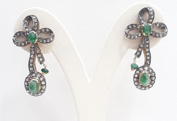  925 Sterling Silver Diamond Earring Studded With Natural Emerald Stone - J-2118