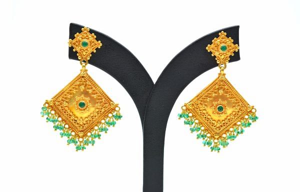  18K Solid Yellow Gold Earring With Emerald Stone Studded- Square Shape, SGTAN-1220, Sold By 1 Pcs.