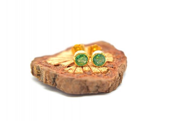 18K Solid Yellow Gold 4,50MM Studs With Emerald Stone In Round Shape , SGTAN-1234, Sold By 1 Pcs.