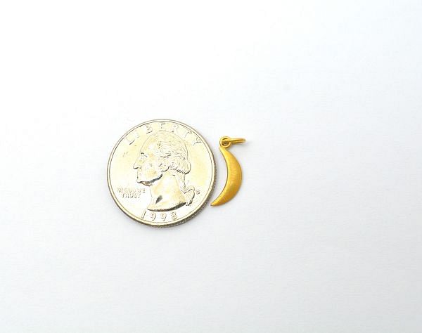 Plain 18K Solid Yellow Gold Moon Shape Pendant in 15,5X3,2X0,8 mm Size, SGTAN-0515, Sold By 1 Pcs.